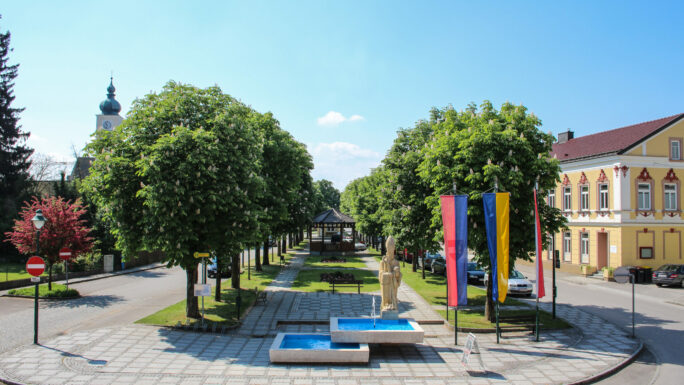 Allee am Marktplatz in Ruprechtshofen
