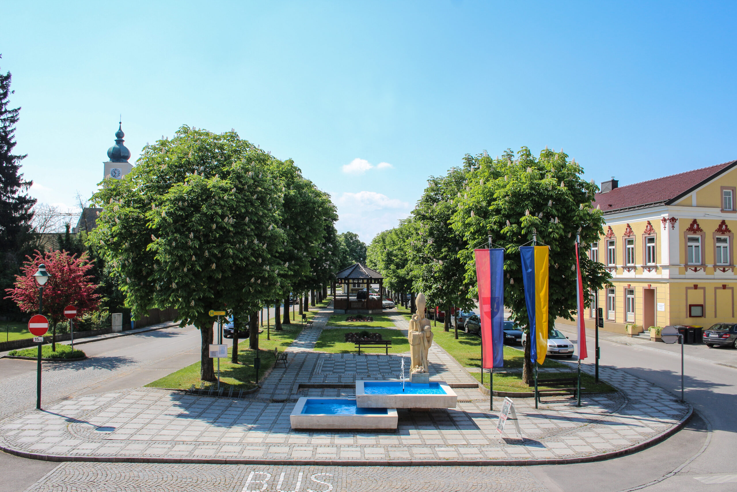 Allee am Marktplatz in Ruprechtshofen