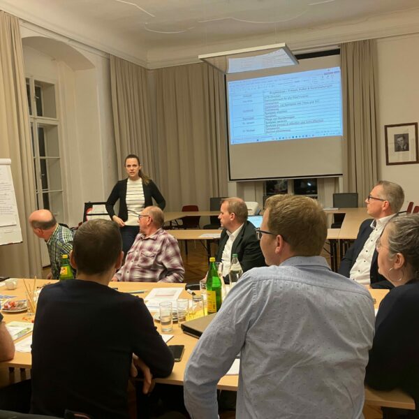 Die Gemeindevision „St. Peter in der Au – pulsierendes Zentrum im Herzen des Mostviertels“ wurde am 10. April 2025 beim zweiten Workshop der Zukunftswerkstatt erarbeitet.