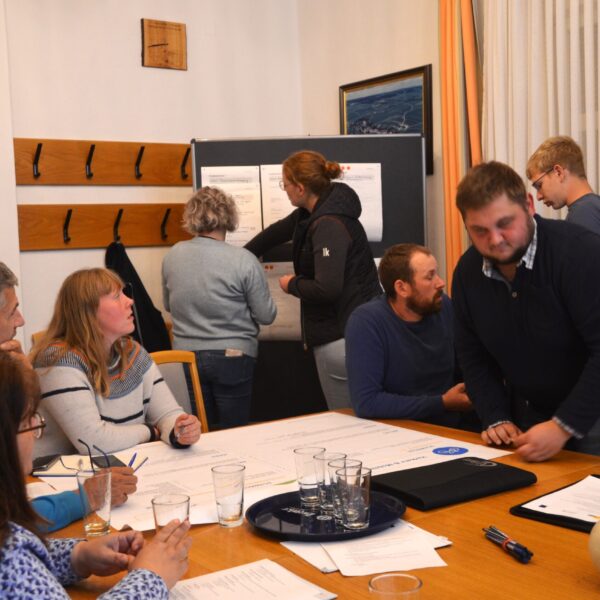 In einer Zukunftswerkstatt mit der Arbeitsgruppe Ortsentwicklung wurden die gesammelten Ideen und Maßnahmen präsentiert, diskutiert und weiterentwickelt.