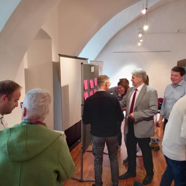 Beteiligt an diesem Workshop waren Vertreterinnen und Vertreter aus Vereinen, Institutionen und weiteren Bereichen des öffentlichen Lebens in Weitra.