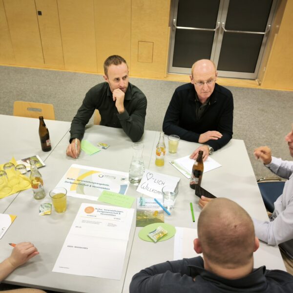 Rund 30 Personen nahmen jeweils an beiden Workshop-Tagen teil und arbeiteten in sechs Themenfeldern an den Leitzielen, Projektideen und auch der gemeinsamen Vision.