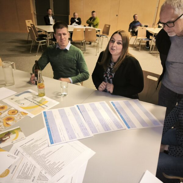 Rund 30 Personen nahmen jeweils an beiden Workshop-Tagen teil und arbeiteten in sechs Themenfeldern an den Leitzielen, Projektideen und auch der gemeinsamen Vision.