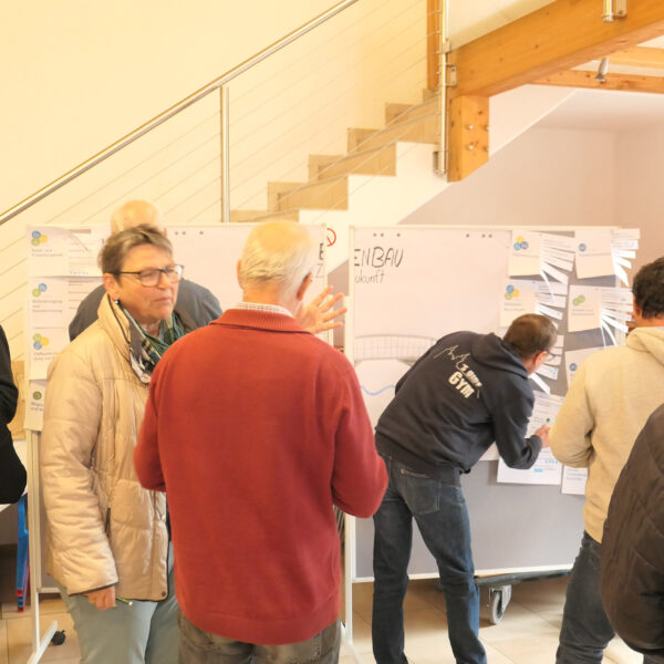 In Haidershofen entsteht die neue Gemeindevision „Wo Heimat Zukunft hat“. Über 120 Teilnehmende entwickelten bei drei Zukunftswerkstätten Ideen für eine lebenswerte und nachhaltige Zukunft aller Ortsteile.