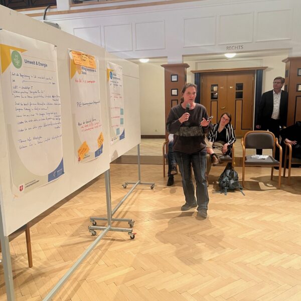 Der Projektbeirat bereitete das Bürgercafé vor: Auf Basis der Bürgerbefragung wurden zentrale Themen und Schwerpunkte gemeinsam erarbeitet.