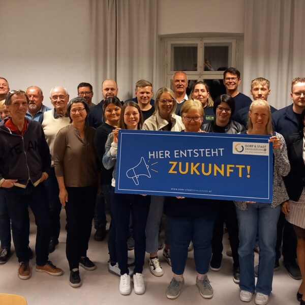 Die Marktgemeinde Rastenfeld erarbeitet mit der Bevölkerung ein Gemeindeleitbild und lud in Zusammenarbeit mit der Dorf- & Stadterneuerung ihre Bürgerinnen und Bürger von 7. bis 9. April 2025 zu insgesamt drei Auftaktveranstaltungen in die Katastralgemeinden Niedergrünbach, Peygarten-Ottenstein und Rastenfeld.