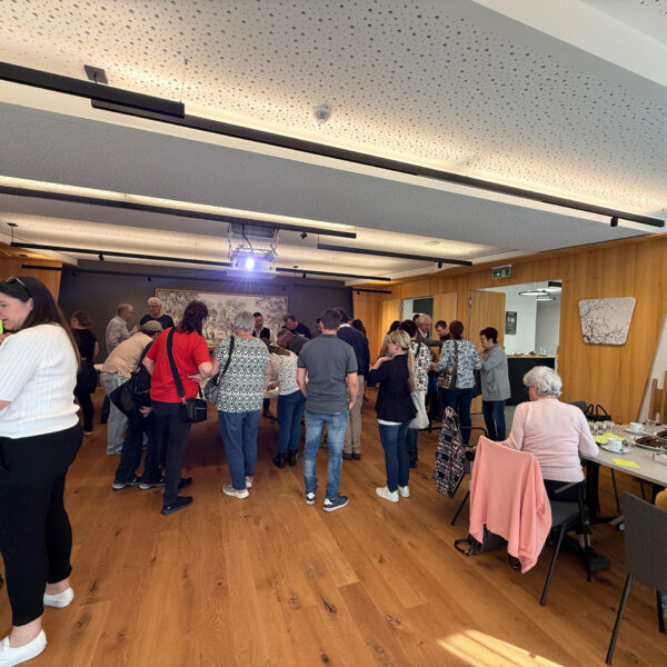 80 begeisterte Bürgerinnen und Bürger trugen beim „Bürger-Café“ im Gemeinderatssaal mit vielen Ideen und Anregungen zur Zukunft Blindenmarkts bei.