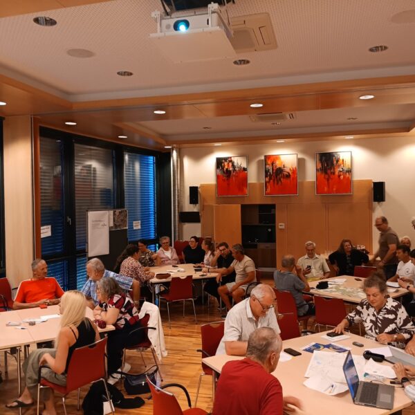 Großes Interesse und engagierte Diskussionen prägten die jüngste Zukunftsschneiderei in Atzenbrugg.