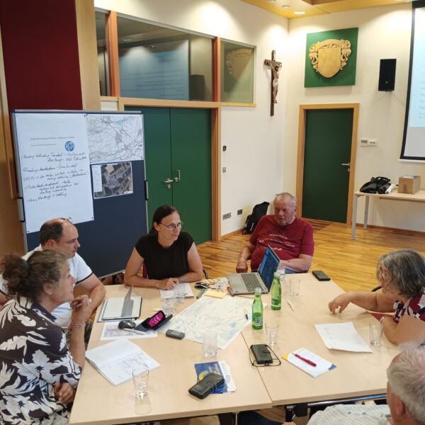 Großes Interesse und engagierte Diskussionen prägten die jüngste Zukunftsschneiderei in Atzenbrugg.