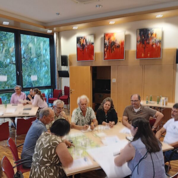 Großes Interesse und engagierte Diskussionen prägten die jüngste Zukunftsschneiderei in Atzenbrugg.