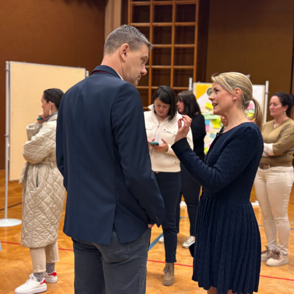 Die Gemeindevision soll zeigen, wie Loosdorf in Zukunft wachsen kann – mit Ideen, Wünschen und Anregungen. Das Ortsmarketing soll den Ortskern attraktiver machen und nach innen und außen zeigen, wofür Loosdorf steht.
